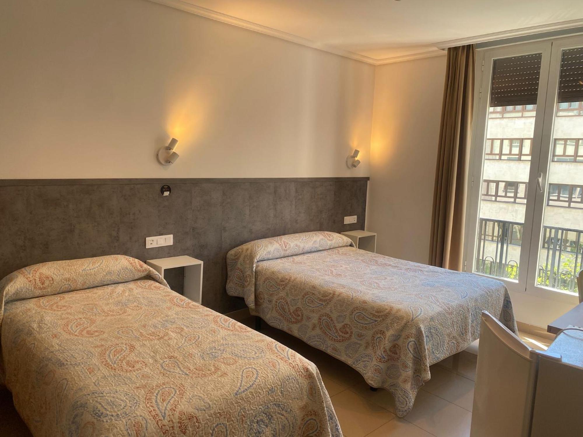 Hostal Retiro Madrid Eksteriør bilde